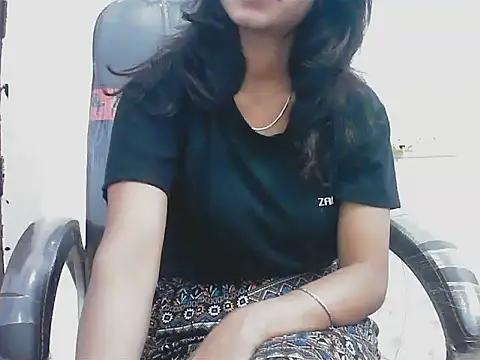 short girl  online show from March 23, 2026, 8:03 am