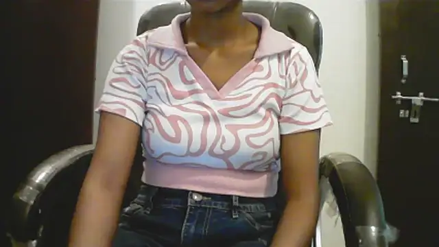 short girl  online show from May 14, 2026, 4:26 pm