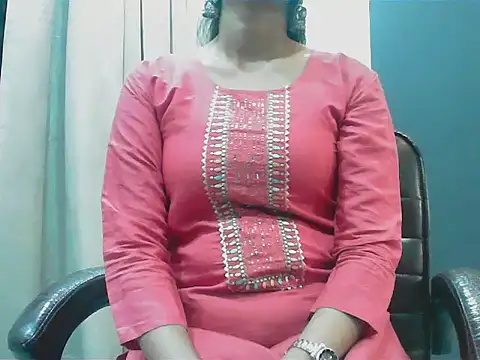 Snapshot of short_girl_ chatting on October 10, 2025, 4:41 pm short girl  online show from October 10, 2025, 4:41 pm