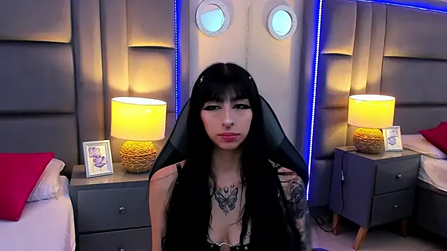 Snapshot of LaylaaDoll chatting on October 18, 2025, 6:21 pm LaylaaDoll online show from October 18, 2025, 6:21 pm