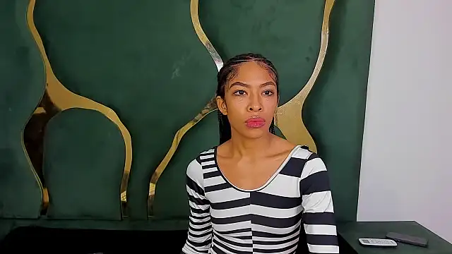 angelkyraasm online show from November 30, 2025, 1:23 pm