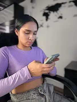 Isabella-Teen online show from May 12, 2026, 1:17 pm