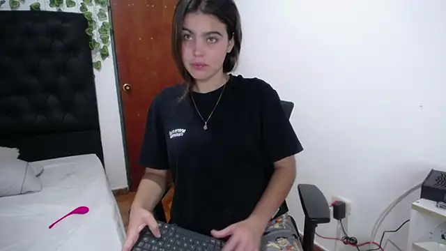 isabel 09 online show from November 6, 2025, 3:10 am