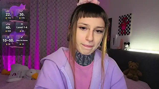 LilithPoison online show from November 16, 2025, 6:12 pm