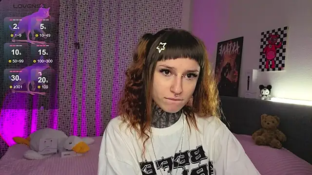 LilithPoison online show from November 21, 2025, 6:07 pm