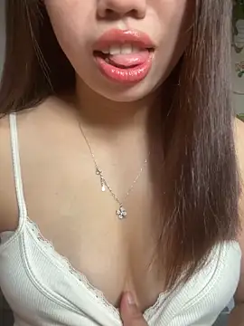 Snapshot of Rose-babyx chatting on April 6, 2026, 2:51 am Rose-babyx online show from April 6, 2026, 2:51 am