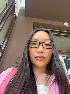 AdriaNochi online show from July 25, 2026, 8:33 am