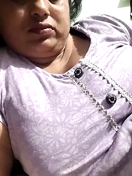 Mmm143 online show from April 16, 2026, 9:39 pm