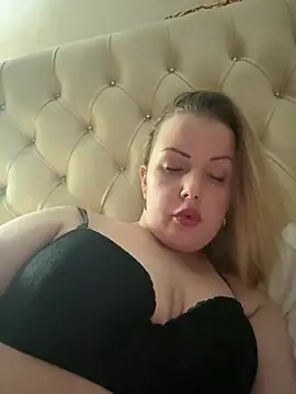 Piccolamonella29 online show from April 17, 2026, 8:44 pm