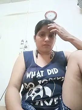 aliya-jaan71 online show from June 10, 2026, 10:16 am