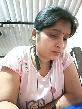 aliya-jaan71 online show from May 1, 2026, 9:42 pm