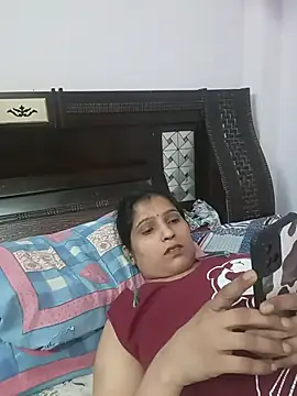 aliya-jaan71 online show from August 6, 2026, 4:24 pm