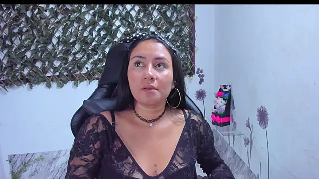 Luna021 1 online show from November 15, 2025, 8:13 pm