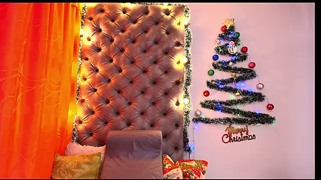 Luna021 1 online show from December 18, 2025, 8:01 pm