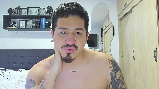 Snapshot of Arnolwilliams chatting on October 28, 2025, 12:33 am Arnolwilliams online show from October 28, 2025, 12:33 am