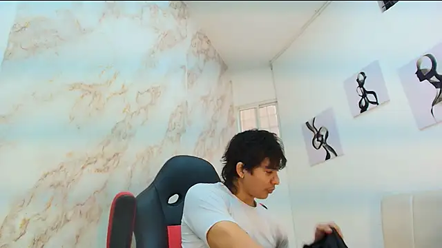 toji luxxer online show from December 14, 2025, 8:25 pm