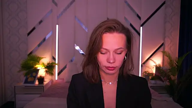 ShyySiren online show from December 23, 2025, 8:46 am