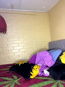 babyjuly19 online show from October 9, 2025, 6:25 am