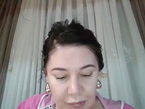 Snapshot of Lomivah chatting on January 18, 2026, 4:43 pm Lomivah online show from January 18, 2026, 4:43 pm