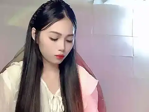 Lyly4757 online show from December 19, 2025, 1:46 pm