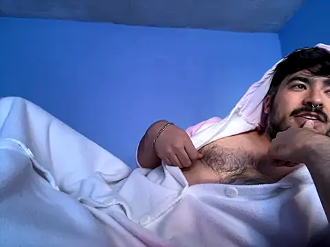 Snapshot of Leon__Dark chatting on October 21, 2025, 1:43 pm Leon  Dark online show from October 21, 2025, 1:43 pm