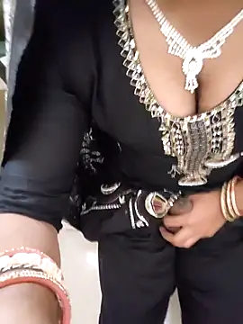 Snapshot of BellaxTrans chatting on February 16, 2026, 8:57 am BellaxTrans online show from February 16, 2026, 8:57 am