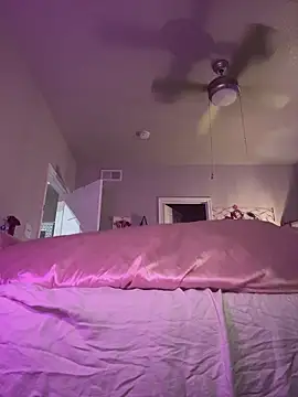 Texxaspearl online show from March 17, 2026, 5:43 am