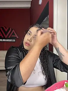 krisstenSantos online show from October 6, 2025, 12:17 pm