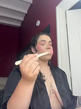 krisstenSantos online show from December 17, 2025, 12:54 pm