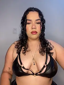 krisstenSantos online show from November 10, 2025, 11:26 am