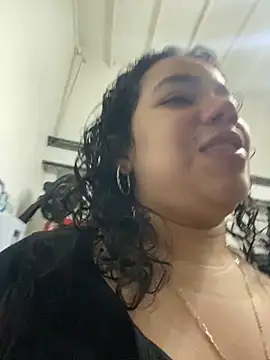 krisstenSantos online show from October 3, 2025, 12:17 pm