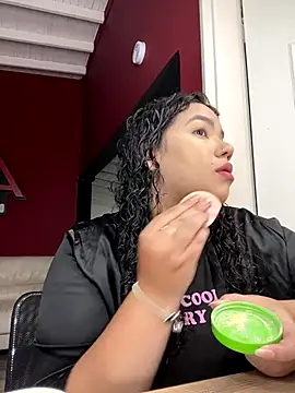 krisstenSantos online show from September 30, 2025, 12:00 pm