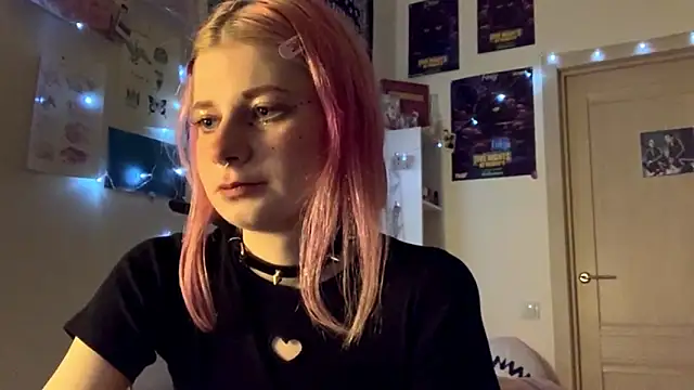 PinkVampire online show from October 5, 2025, 6:09 pm