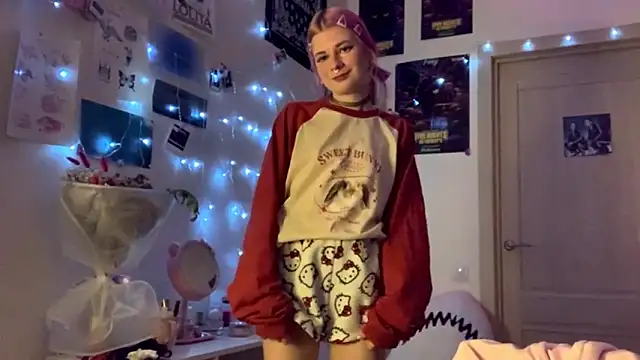 PinkVampire online show from September 29, 2025, 8:47 pm