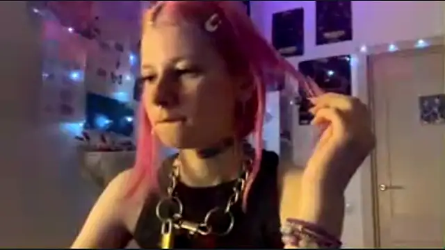 PinkVampire online show from September 18, 2025, 5:05 pm