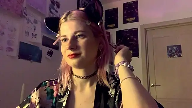 PinkVampire online show from October 7, 2025, 8:43 pm