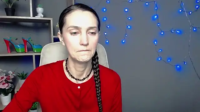 TayaFinch online show from November 18, 2025, 1:14 pm