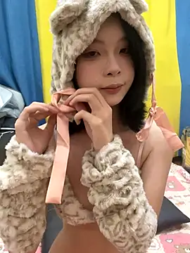 qiqi x online show from October 10, 2025, 3:57 pm