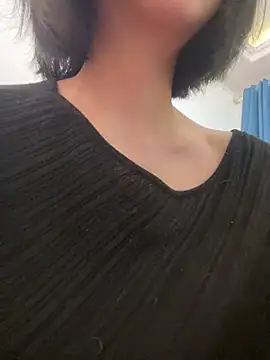 qiqi x online show from February 28, 2026, 1:55 pm