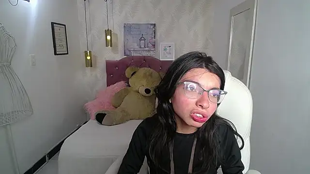 alllyson  online show from December 4, 2025, 7:57 pm