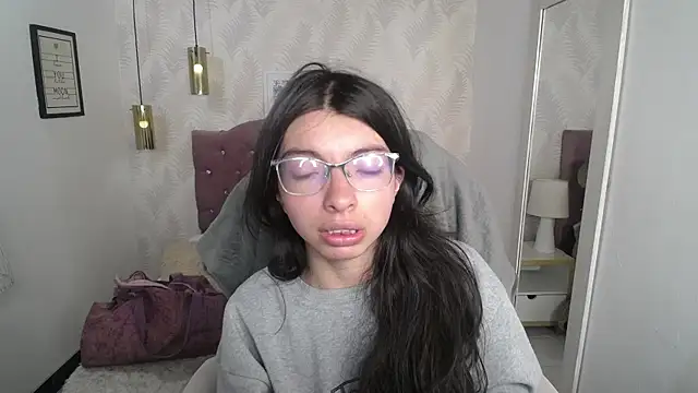 alllyson  online show from December 18, 2025, 8:01 pm