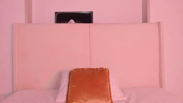 Sofi glow online show from April 1, 2026, 9:34 pm