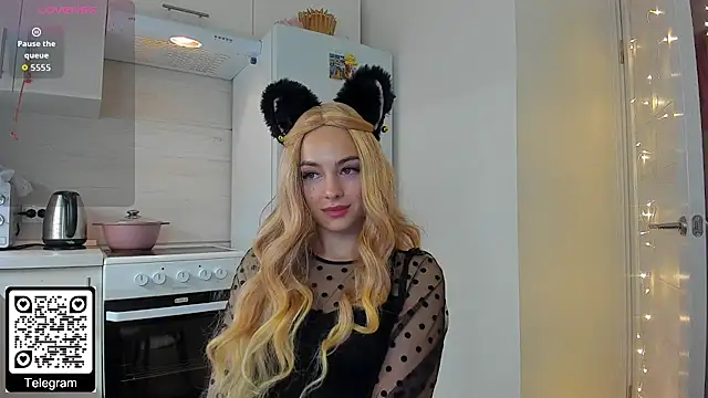 Snapshot of KristenHarrington chatting on December 17, 2025, 1:38 pm KristenHarrington online show from December 17, 2025, 1:38 pm