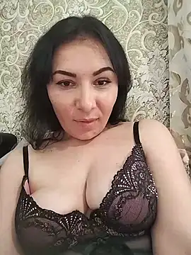 Mia24Blove online show from June 3, 2026, 2:33 pm