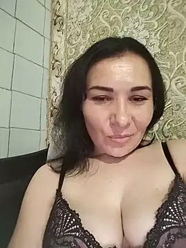 Mia24Blove online show from June 7, 2026, 2:33 pm