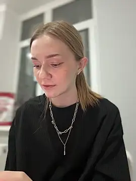 MilaMoone online show from April 29, 2026, 8:15 pm