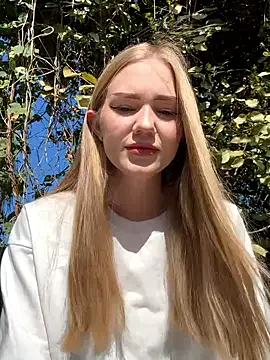 MilaMoone online show from September 22, 2025, 10:10 am