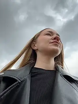 MilaMoone online show from April 30, 2026, 10:11 am