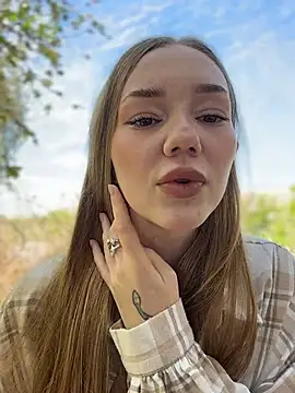 MilaMoone online show from April 29, 2026, 11:14 am