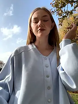 MilaMoone online show from November 17, 2025, 10:19 am